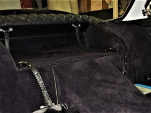 Renault Alpine A110 Berlinette strap has black luggage simili carpet