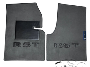 sur-tapis-R5T-moquette-grise-R5T-noir