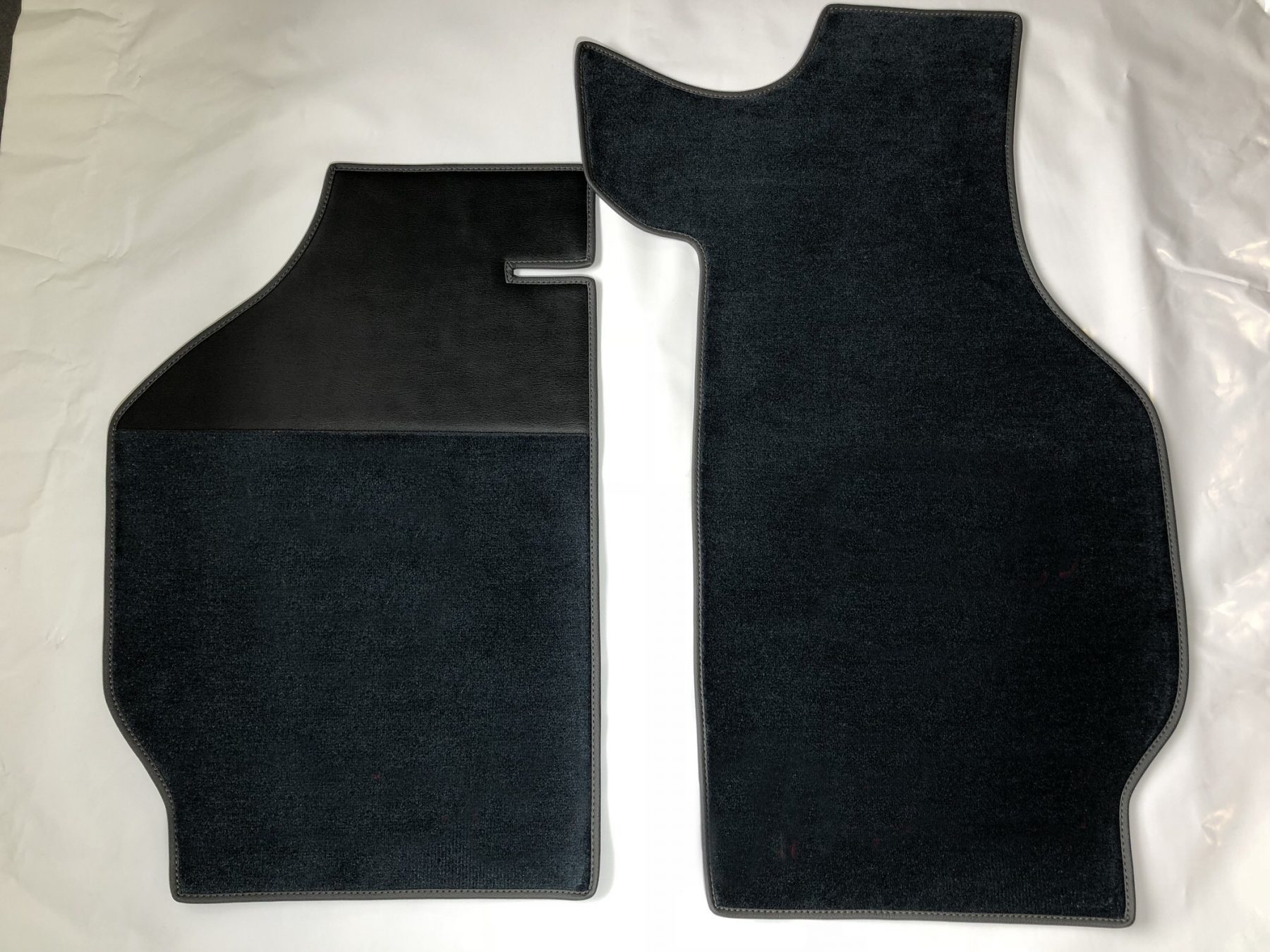 Porsche 911 1981 sur tapis sur-tapis moquette noir