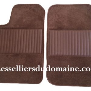 Alfa Romeo Romeo on carpet on carpet brown chocolate