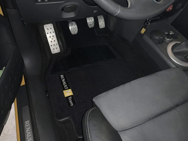 Renault sport Mégane Megane R26 RS 3 carpet mats on black domain saddlers