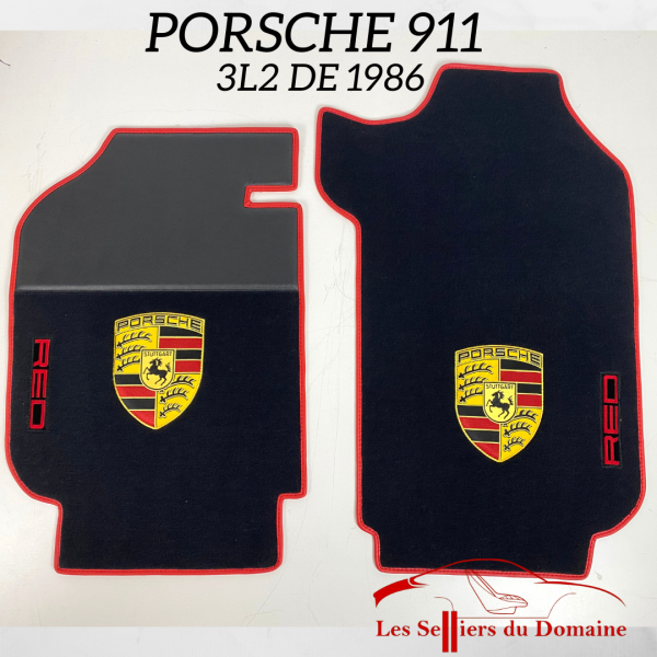 Sur tapis Porsche avec écusson