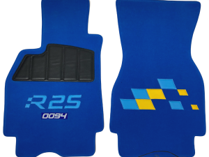 Sur Tapis Megane RS R25 Damiers moquette bleu royal avec numéros de série brodés