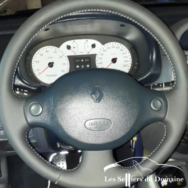 Filling the Clio V6 steering wheel