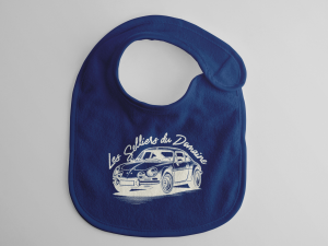Bavoir bleu nuit brodé Alpine A110 Offrez ce bavoir pour enfant en bas âge existe en bleu nuit et en rouge